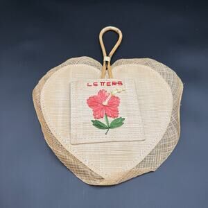 Vintage Heart Shaped Woven Straw Hanging Mail Organizer Flower Design